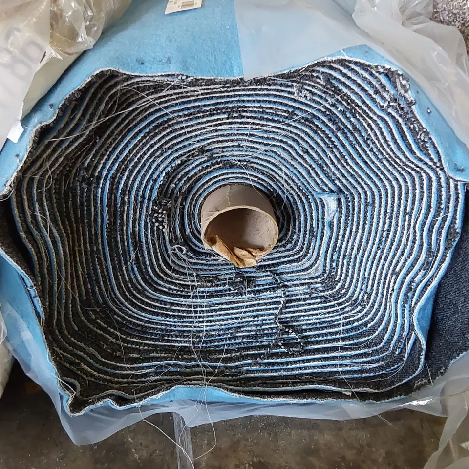 ROLL OF QUALITY GALA UT CARPET // APPROX SIZE: 35 X 4m