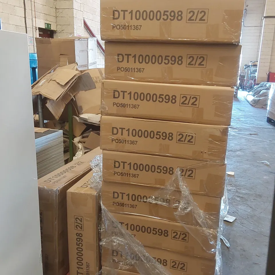 PALLET CONTAINING A LARGE QUANTITY OF ASSORTED DINING TABLE PARTS 