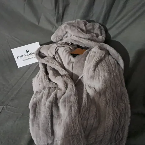 PRETTY YOU CLOUD ROBE IN MINK SIZE M/L