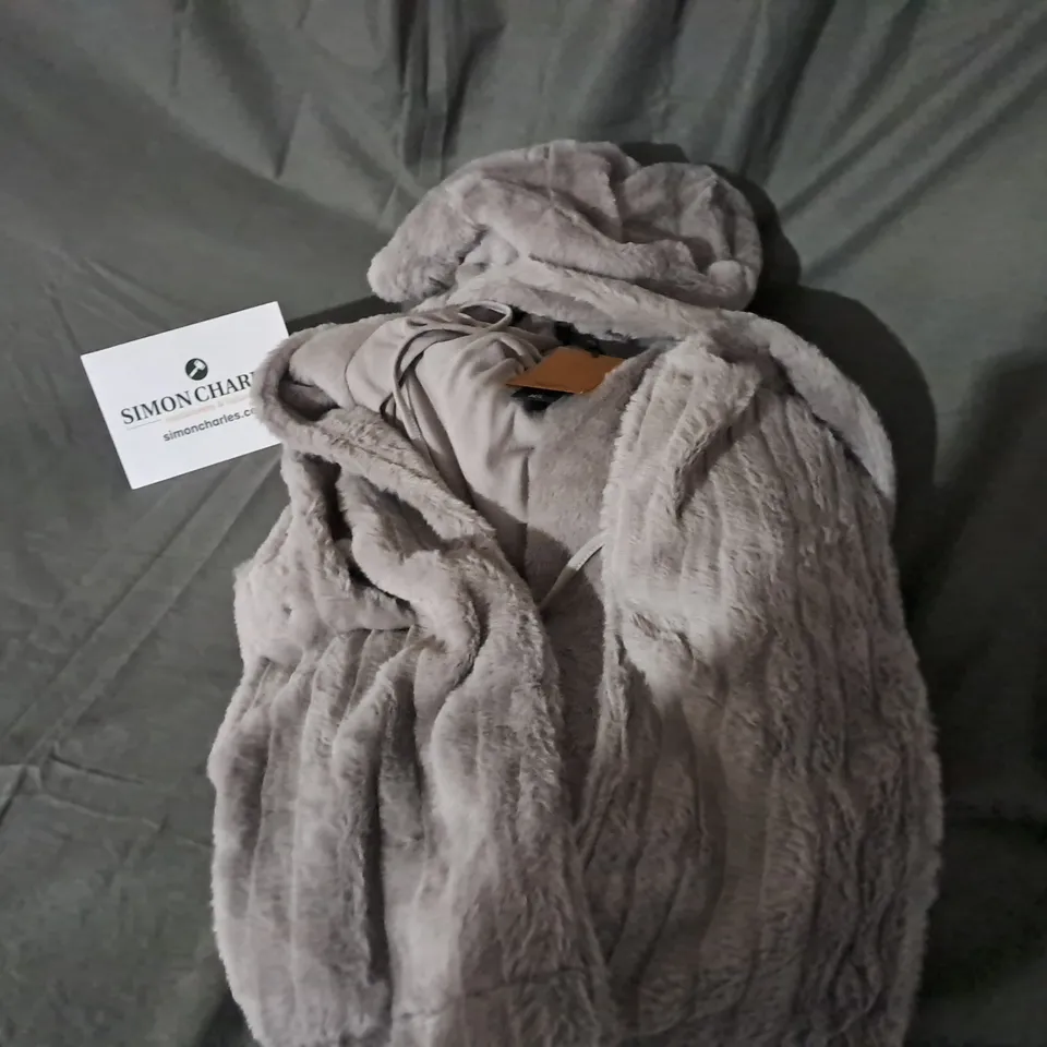 PRETTY YOU CLOUD ROBE IN MINK SIZE M/L