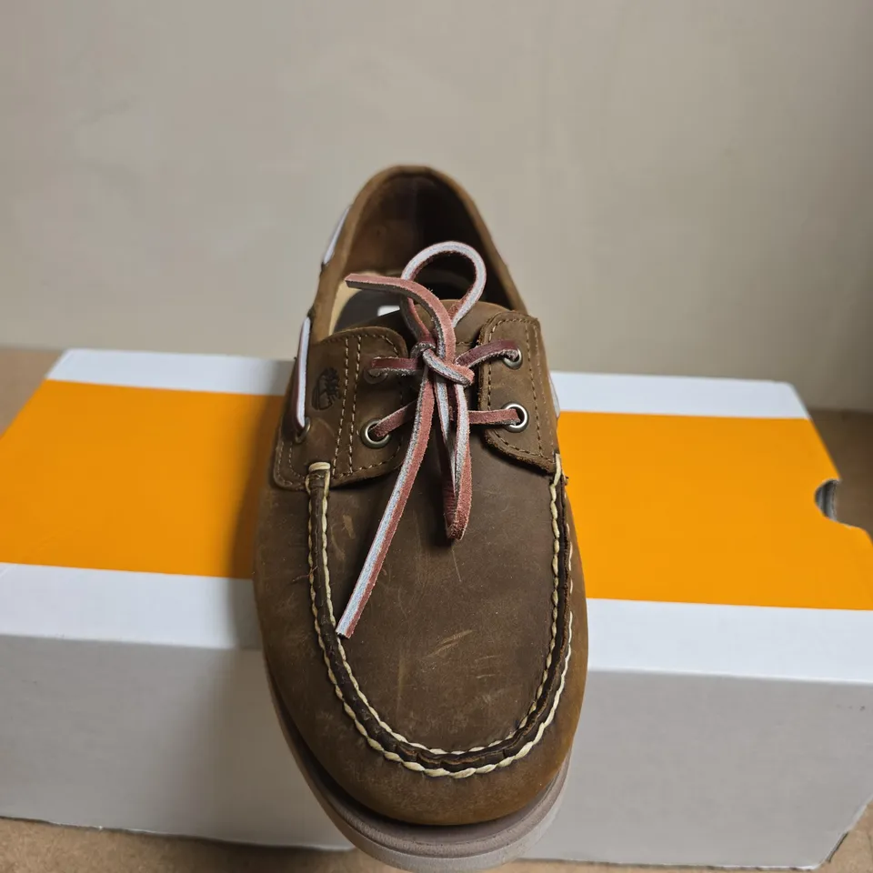BOXED PAIR OF TIMBERLAND CLASSIC BOAT BOAT SHOE BROWN – UK SIZE 9