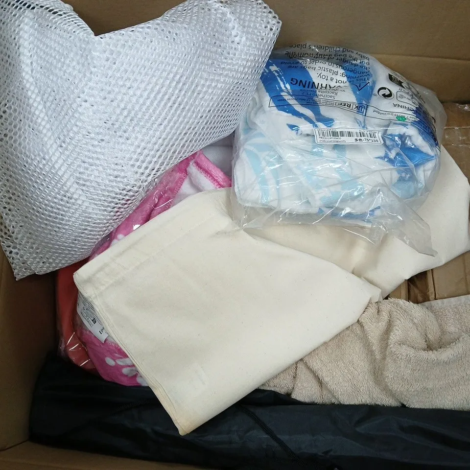 BOX OF APPROXIMATELY 12 ASSORTED HOUSEHOLD ITEMS TO INCLUDE - WATERING CAN, SAFETY GLOVES, AND TEACUPS ETC. 