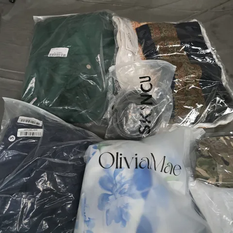 APPROXIMATELY 35 ASSORTED CLOTHING ITEMS IN VARIOUS SIZES, STYLES & COLOURS TO INCLUDE BUCKET HAT, DRESSES, BELTS, ETC - COLLECTION ONLY