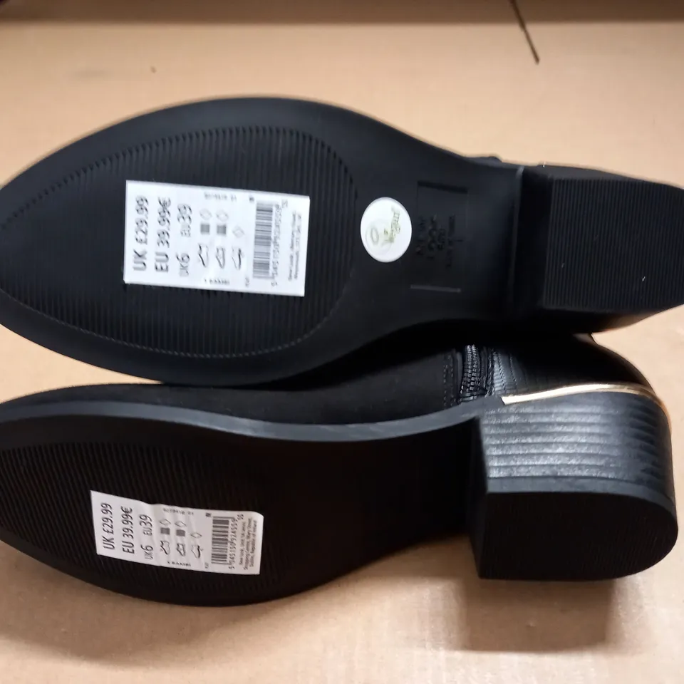 PAIR OF NEW LOOK BLACK SIDE ZIP BOOTS - UK 6