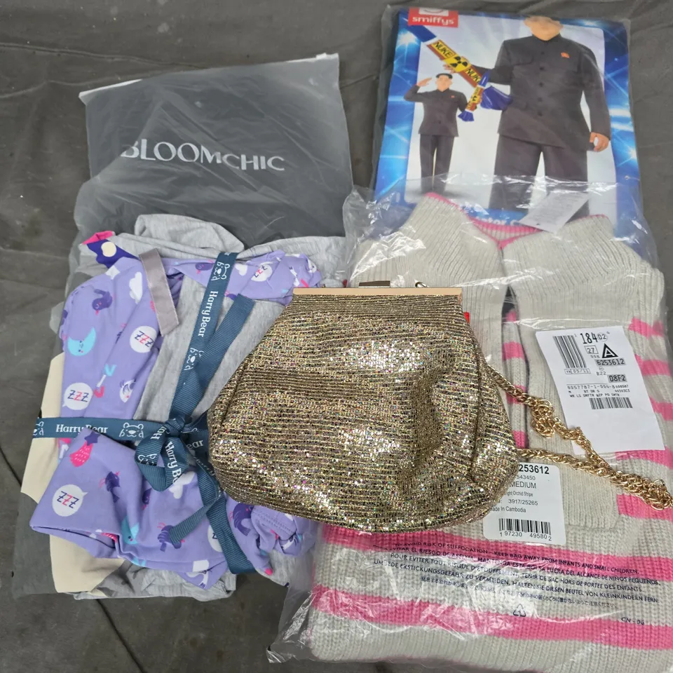 APPROXIMATELY 25 ASSORTED CLOTHING ITEMS IN VARIOUS SIZES, STYLES & COLOURS TO INCLUDE BRANDS SUCH AS BLOOMCHIC, HARRY BEAR, LANDS END, ETC - COLLECTION ONLY