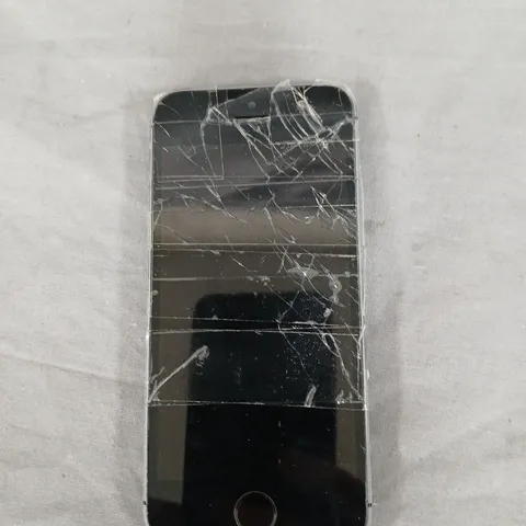 APPLE IPHONE 5S SPACE GREY 16GB – UNLOCKED, CRACKED SCREEN