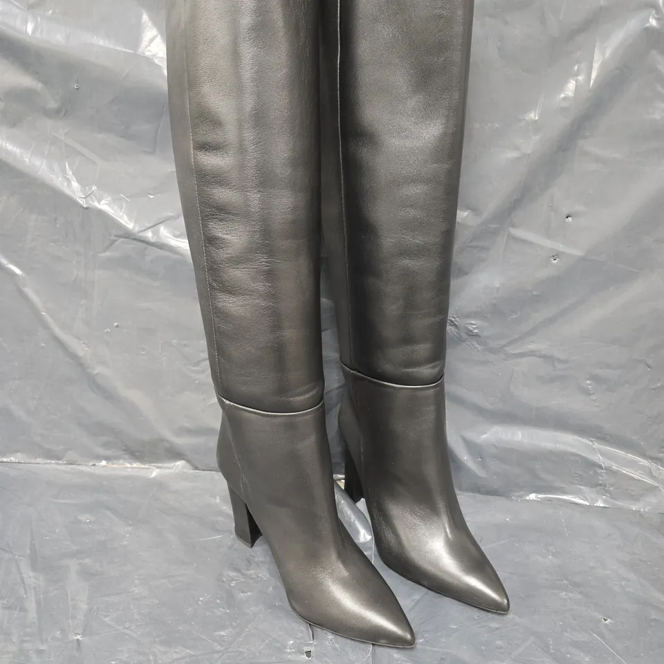 BOXED PAIR OF IDENTITA POINTED TOE HEEL KNEE HIGH BOOTS IN BLACK SIZE EU 38