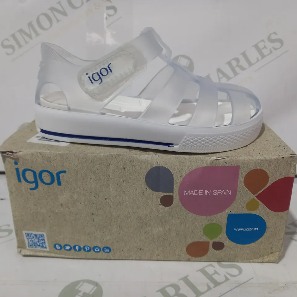 BOXED PAIR OF IGOR KIDS SANDALS IN CLEAR/WHITE SIZE 22