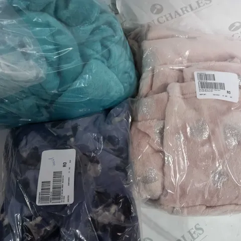 BOX OF APPROXIMATELY 10 ITEMS TO INCLUDE - LARGE HOODY - VELVT PJ SET T- TEAL PJ SET
