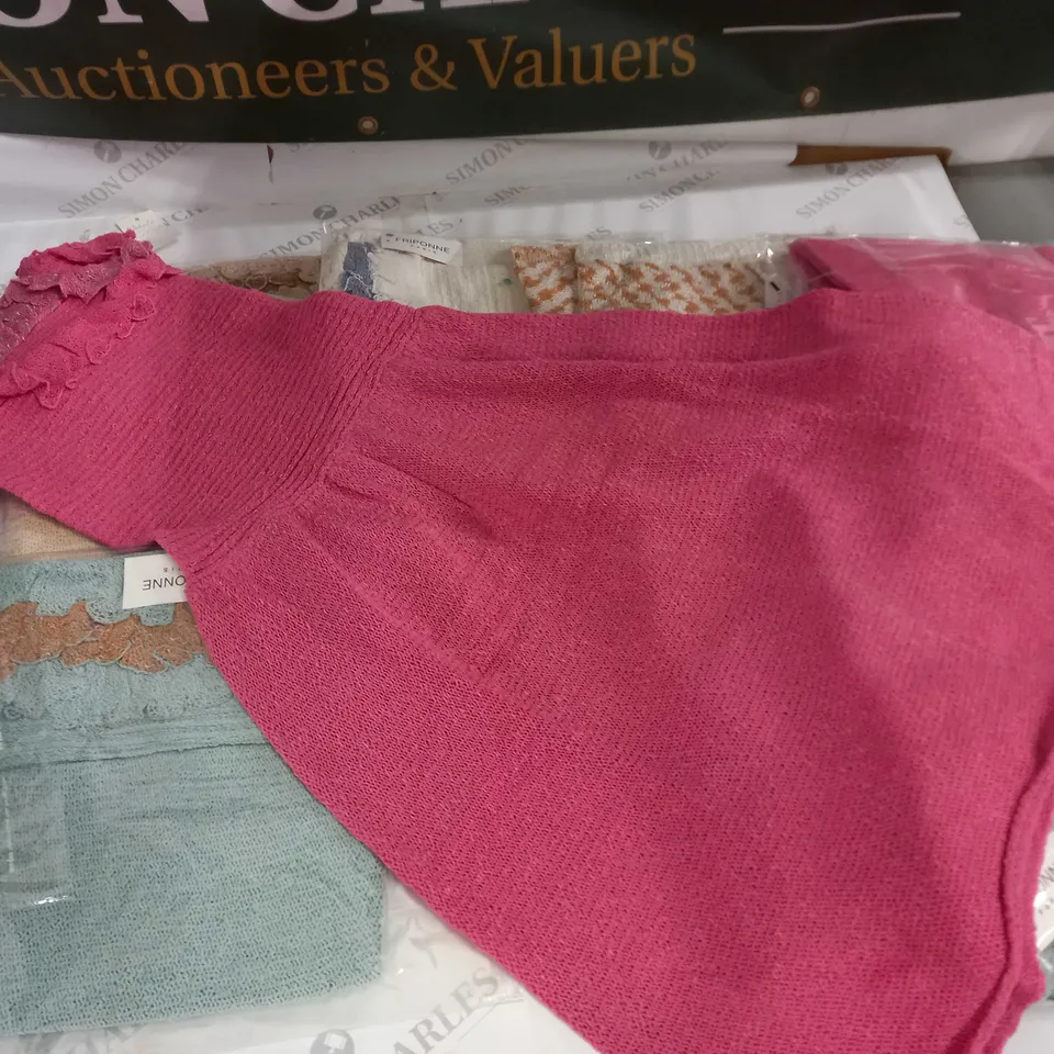 LOT OF 8 ASSORTED KNITWEAR CLOTHING ITEMS - VARIOUS SIZES