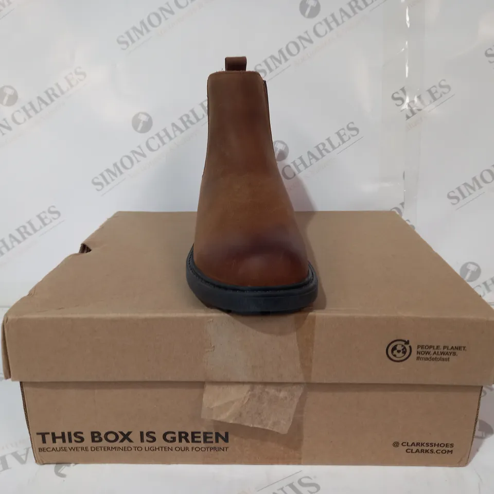 BOXED PAIR OF CLARKS ORINOCO 2 LANE ANKLE BOOTS IN BROWN UK SIZE 5