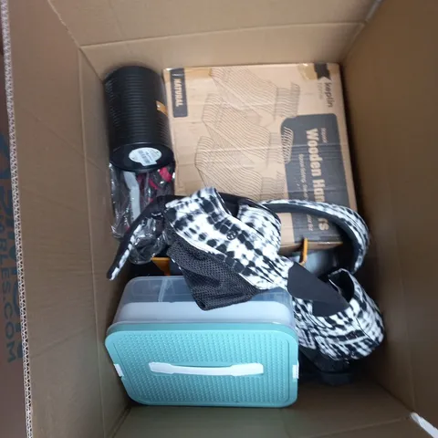 BOX OF APPROXIMATELY 7 ASSORTED ITEMS TO INCLUDE: AQUAPHOR WATER FILTER JUG