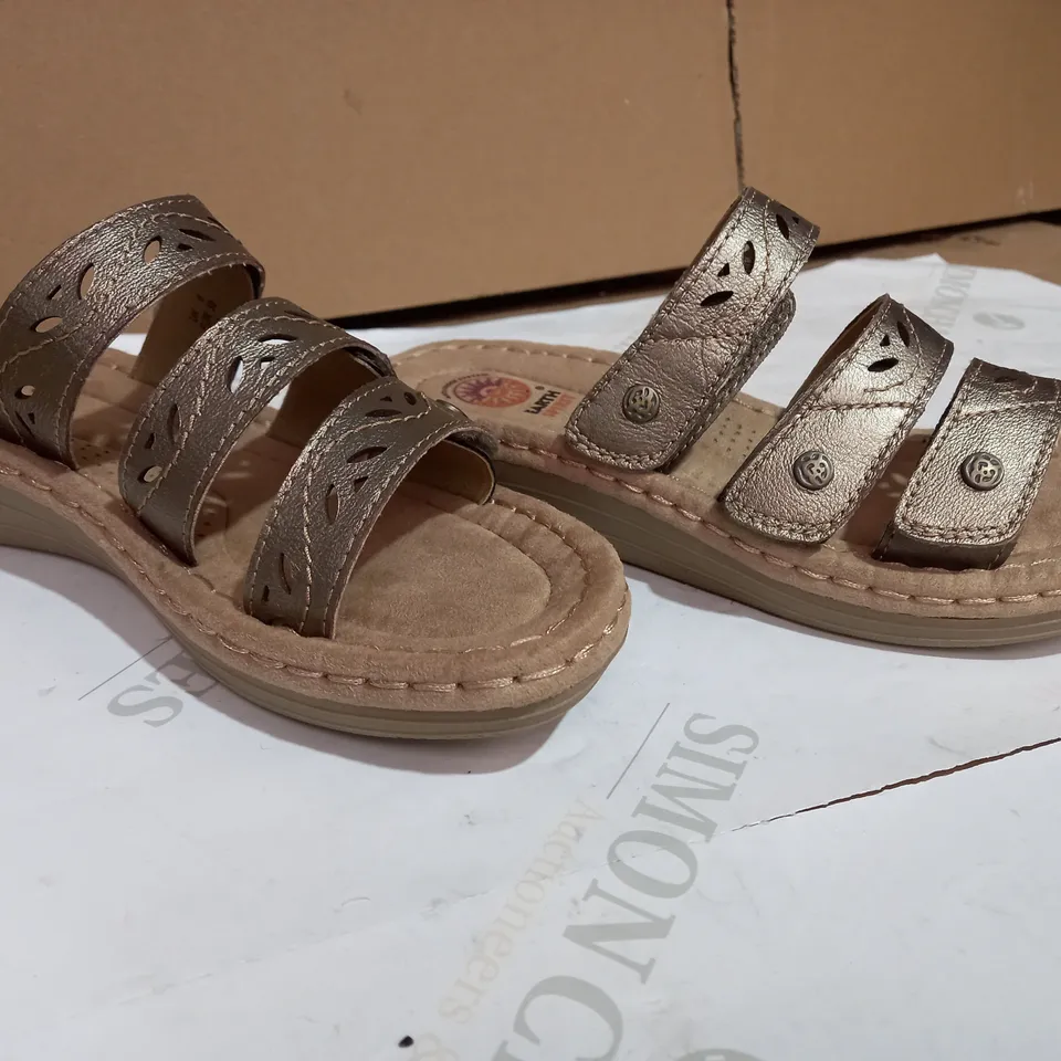 EARTH SPIRIT BROWN LEATHER SANDALS SIZE 6