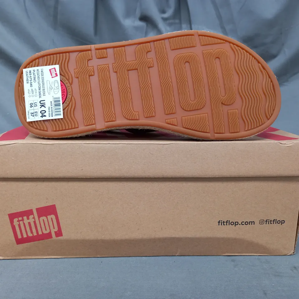 BOXED PAIR OF FITFLOP PLATFORM SANDALS IN METALLIC GOLD UK SIZE 4