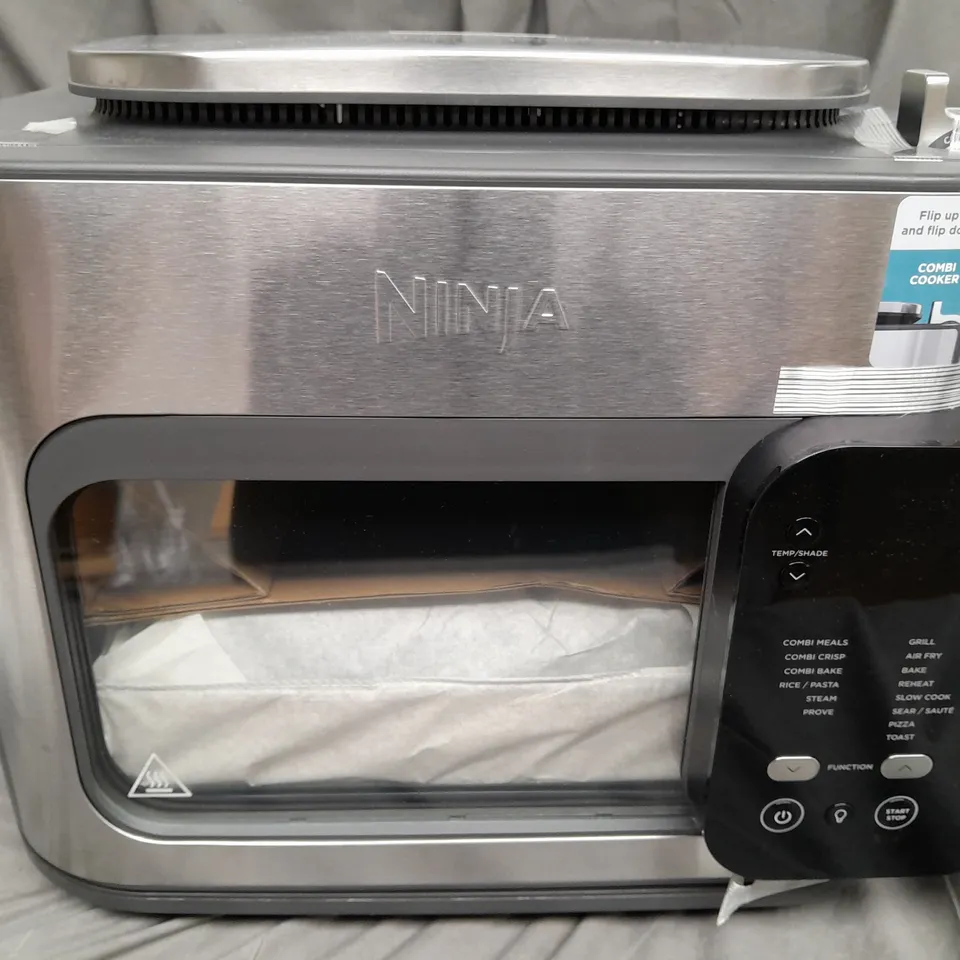 NINJA MULTIFUNCTION 14 IN 1 OVEN & AIR FRYER WITH BROWNIE TIN