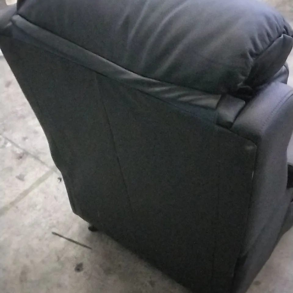 QUALITY BRITISH DESIGNED & MANUFACTURED G PLAN NEWMARKET LARGE DUAL ELEVATE CAMBRIDGE BLACK LEATHER ARMCHAIR
