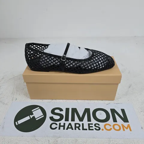 BOXED PAIR OF SIMMI LONDON CECILIA BLACK WOVEN SHOES - UK 7