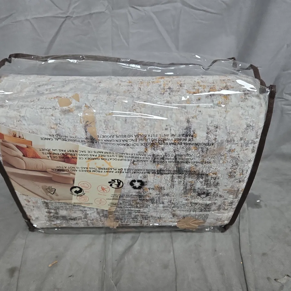 THROW BLANKET IN SEALED PACKAGING – HOME DECOR