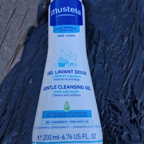 APPROXIMATELY 24 MUSTELA GENTLE CLEANSING GEL HAIR AND BODY 200ML