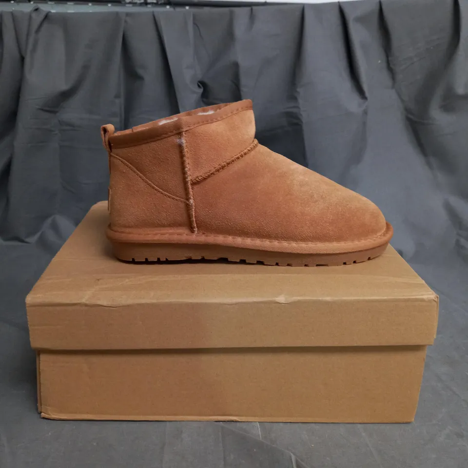 BOXED CLASSIC MINI UGG SUEDE BOOT SIZE 5