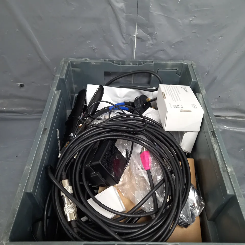 APPROXIMATELY 10 ASSORTED ELECTRICAL PRODUCTS TO INCLUDE USB CABLES , TV REMOTES, ETC 