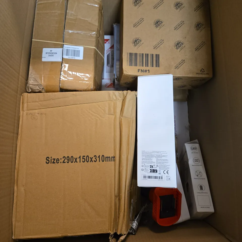 BOX OF APPROXIMATELY 15 ASSORTED ITEMS INCLUDING A DESK FAN. A LED DIGITAL DISPLAY FAN AND A TQOQT POLISHING MACHINE