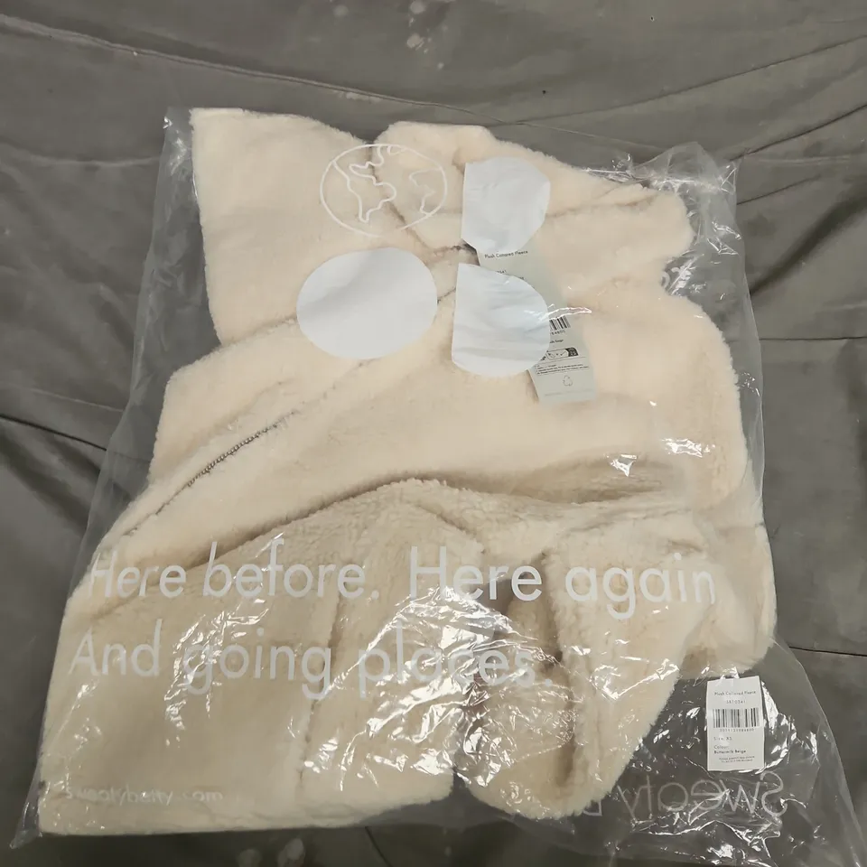 BAGGED SWEATY BETTY PLUSH COLLARED FLEECE IN BUTTERMILK BEIGE - XS