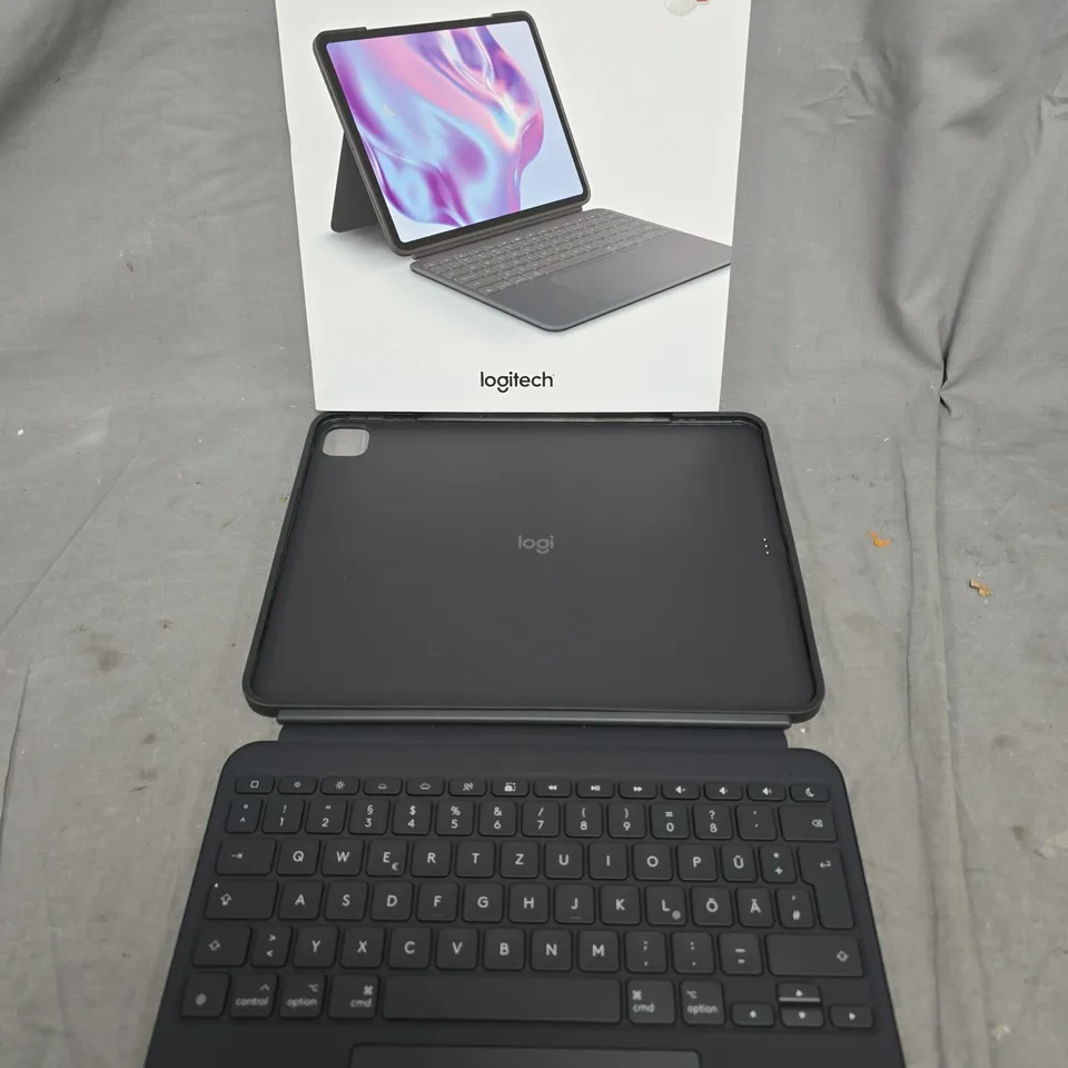LOGITECH COMBO TOUCH IPAD PRO 13" KEYBOARD (GERMAN LAYOUT) 