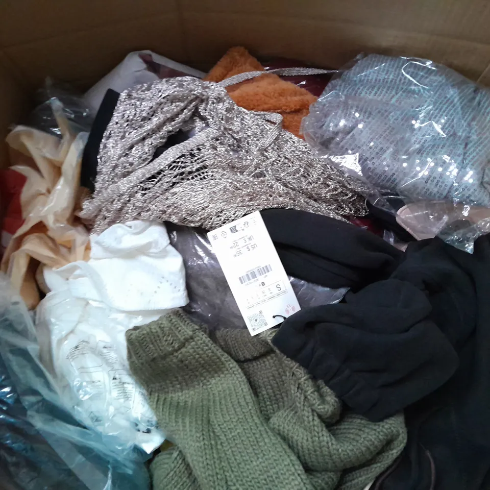 LARGE BOX OF ASSORTED CLOTHING ITEMS IN VARIOUS STYLES, COLOURS AND SIZES