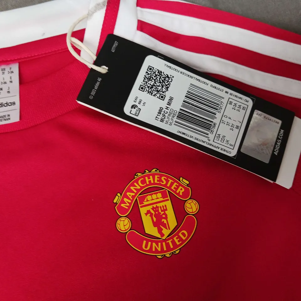 MANCHESTER UNITED KIDS FOOTBALL KIT - UK 2-3YRS