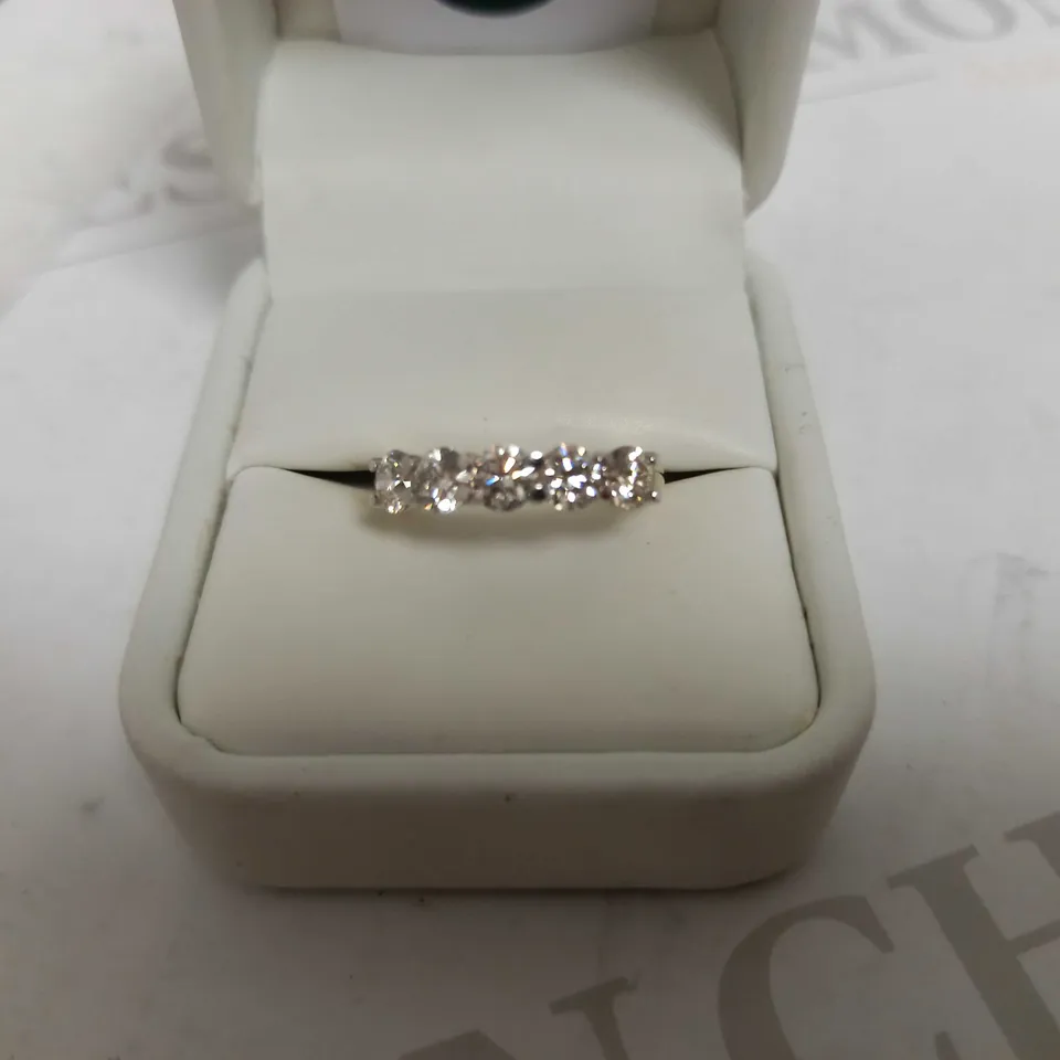 DESIGNER 18CT GOLD FIVE STONE RING SET WITH DIAMONDS WEIGHING +-1.53CT