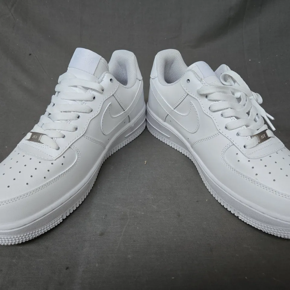 PAIR OF NIKE AIR FORCE 1 SHOES IN WHITE UK SIZE 9