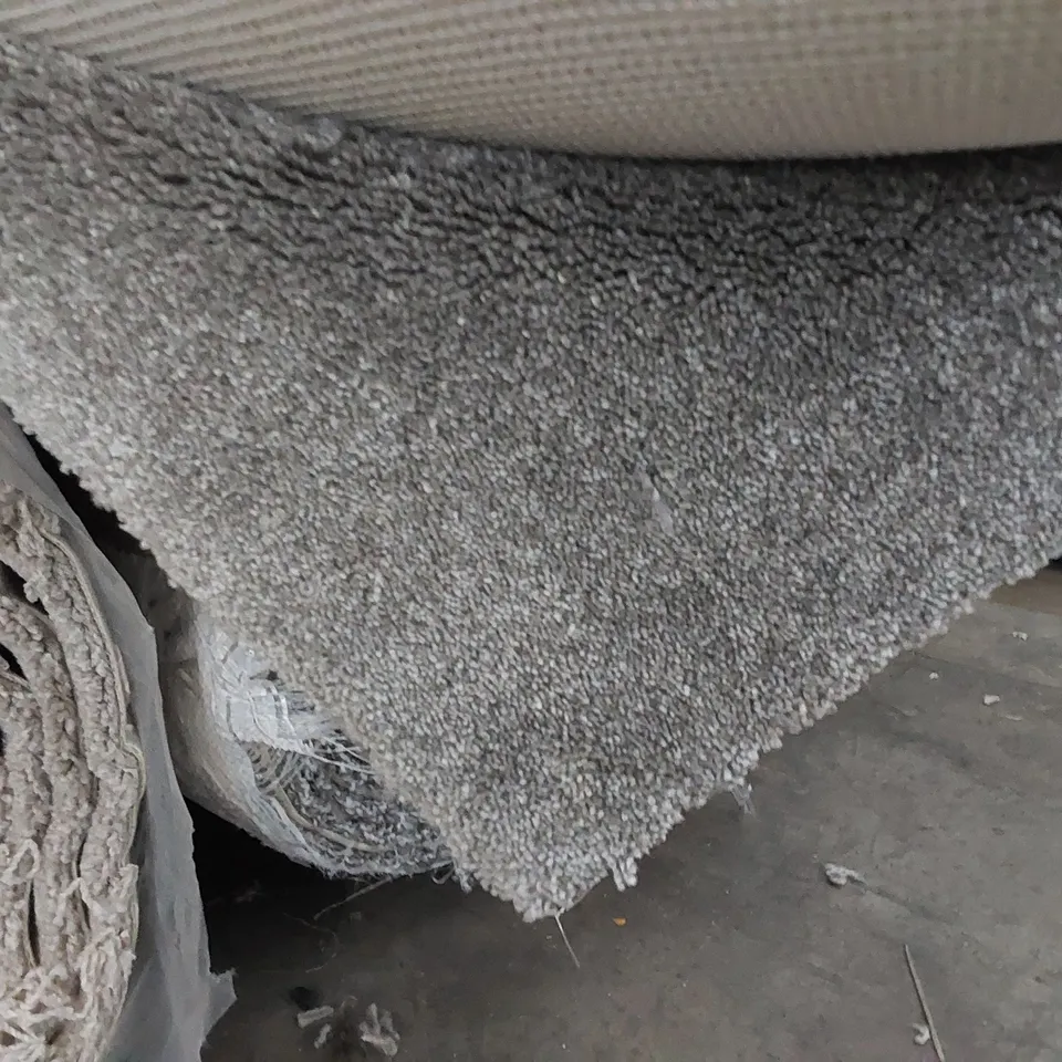 ROLL OF QUALITY CLASSIC CHARM ACTION BACK CARPET // SIZE: APPROX. 4 X 15.8m