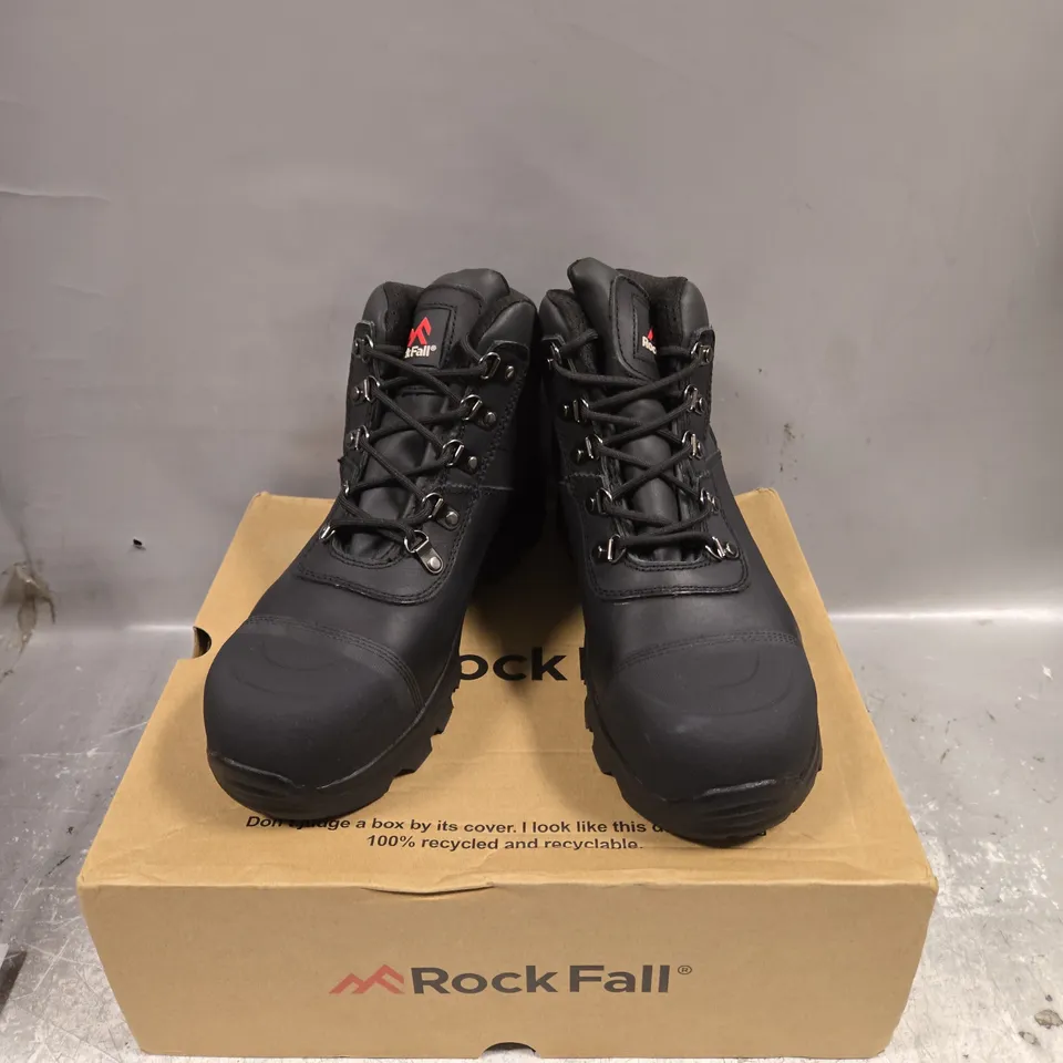 BOXED PAIR OF ROCK FALL GRANITE ROBUST SAFETY BOOTS - 8