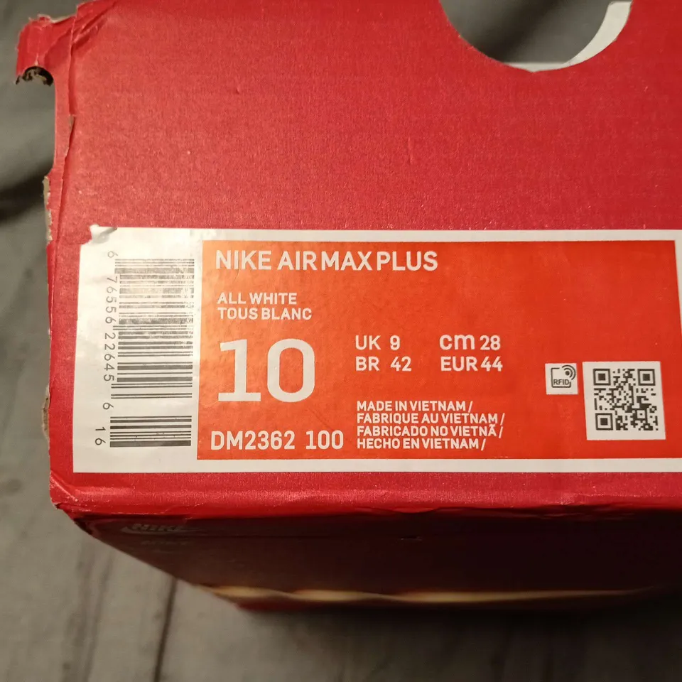 BOXED PAIR OF NIKE AIR MAX PLUS WHITE TRAINERS – UK 9 (US 10)