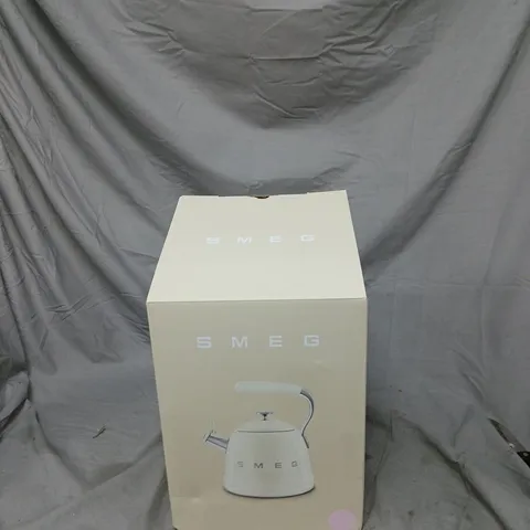 SMEG ELECTRIC KETTLE – PINK, RETRO 50S STYLE BOXED 