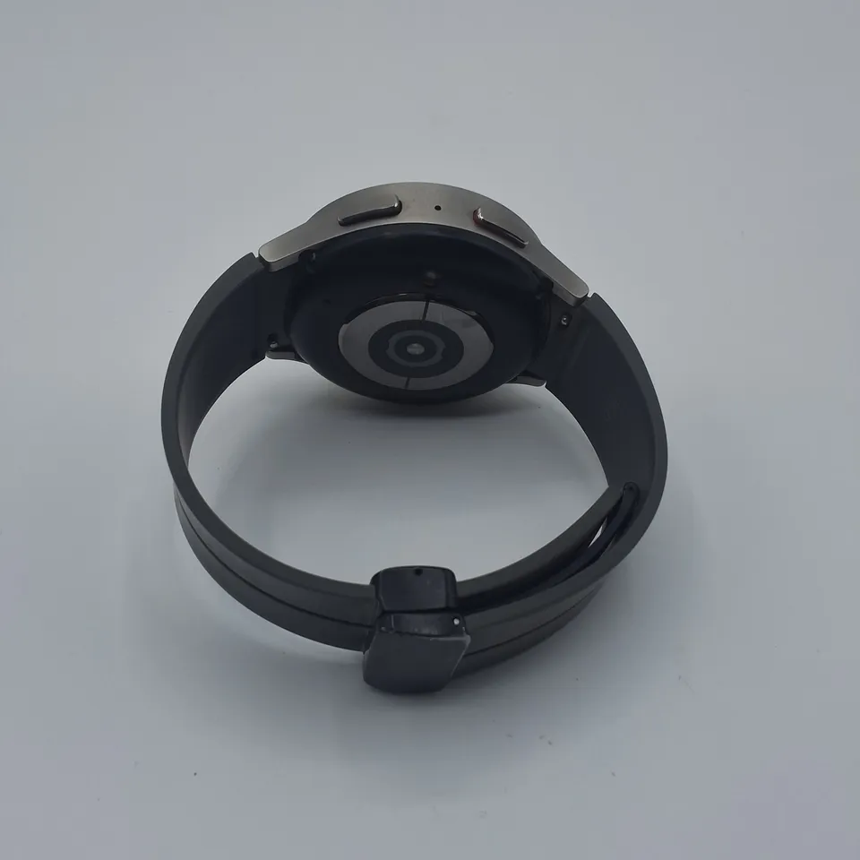 UNBOXED SAMSUNG GALAXY WATCH 5 PRO 45MM WITH GREY RUBBER STRAP - SM-R920