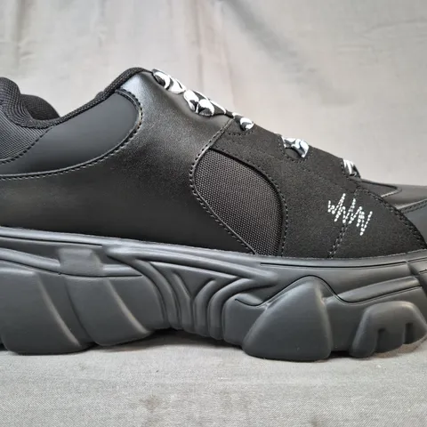 BOXED PAIR OF KOI RICTA FLIP MEN'S CHUNKY TRAINERS IN BLACK UK SIZE 10