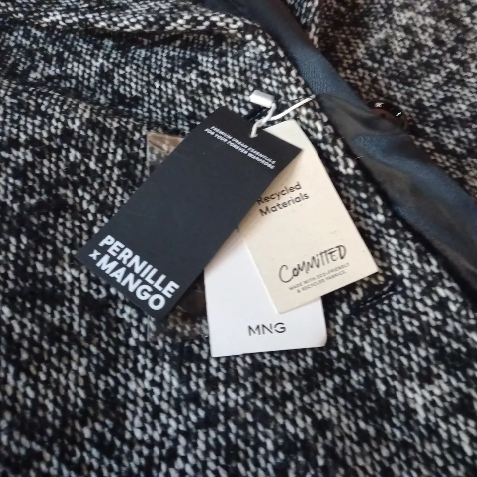 MNG PERNILLE MANGO LONGLINE COAT IN BLACK/WHITE MIX - UK S 