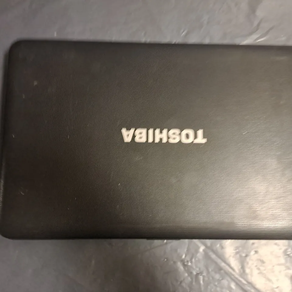 TOSHIBA SATELLITE C850D LAPTOP