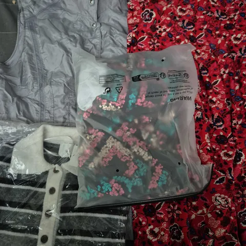 APPROXIMATELY 35 ASSORTED CLOTHING ITEMS IN VARIOUS SIZES, STYLES & COLOURS TO INCLUDE BRANDS SUCH AS NEXT, H&M, GERRY WEBER, ETC - COLLECTION ONLY