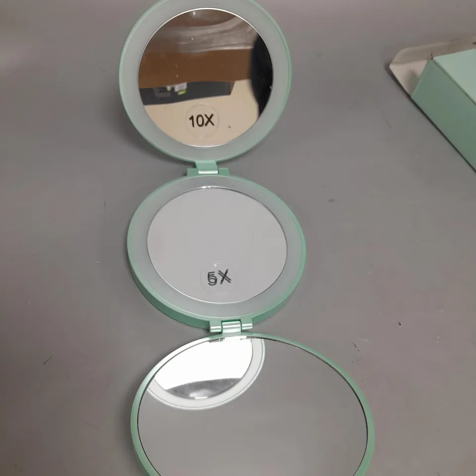 SIMPLY BEAUTY TRI FOLD MIRROR