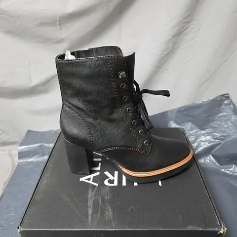 NATURALIZER BLACK LEATHER LACE-UP ANKLE BOOTS – CHUNKY HEEL SIZE 4