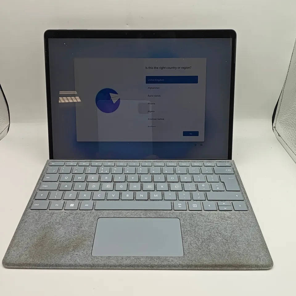 UNBOXED MICROSOFT SURFACE PRO TABLET PC WITH DETACHABLE KEYBOARD - MODEL 2038