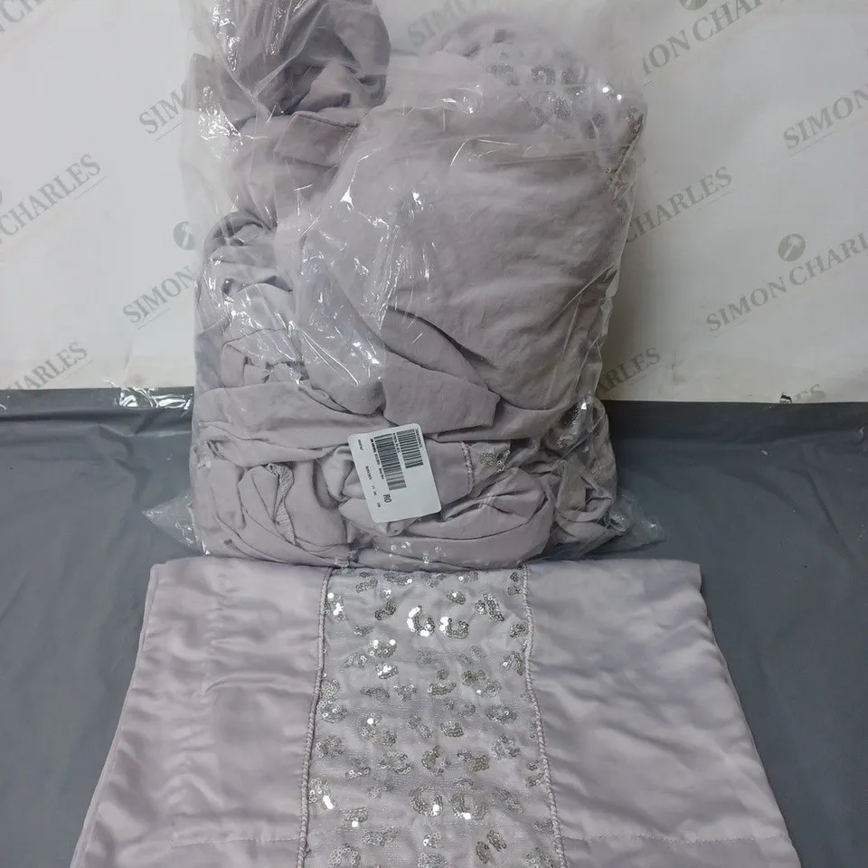 KING SIZE ANIMAL SEQUIN GREY BEDDING SET