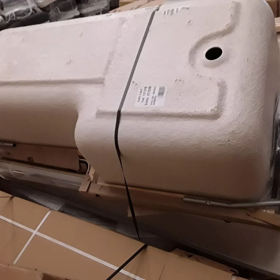 PALLET OF ASSORTED BATHROOM PARTS INCLUDING BATHTUBS & SHOWER DOORS