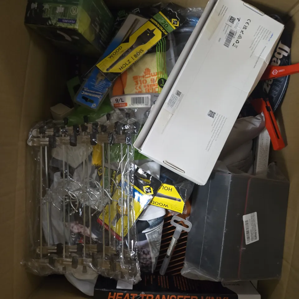 APPROXIMATELY 20 ASSORTED HOUSEHOLD PRODUCTS TO INCLUDE PROTECTIVE GLOVES, STEAM DECK COVER, ANIMAL REPELLER ETC 