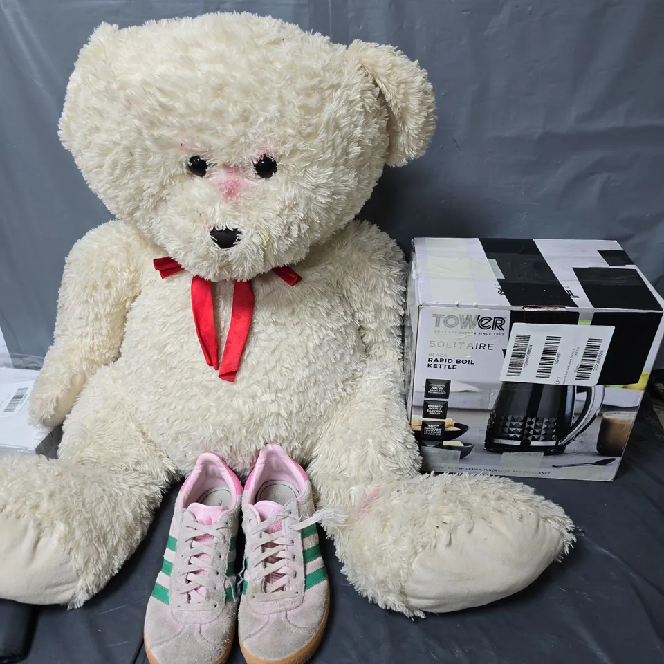 APPROXIMATELY 10 HOUSEHOLD ITEMS TO INCLUDE LARGE STUFFED BEAR, KIDS TRAINERS AND A KETTLE