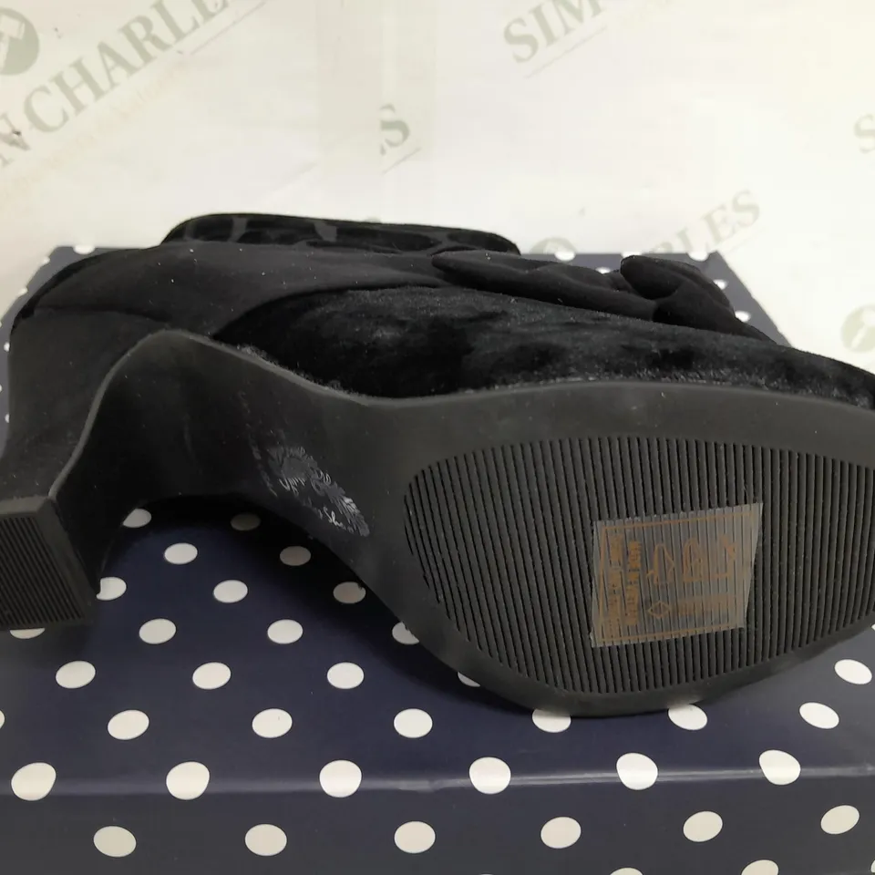 BOXED PAIR OF RUBY SHOO SEREN HEELS IN GIRAFFE BLACK - UK 5