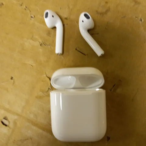 APPLE AIRPODS